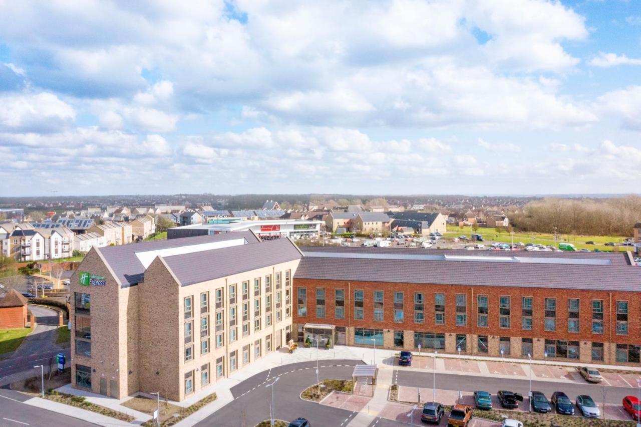 Holiday Inn Express Cambridge West - Cambourne, An Ihg Hotel Exterior photo