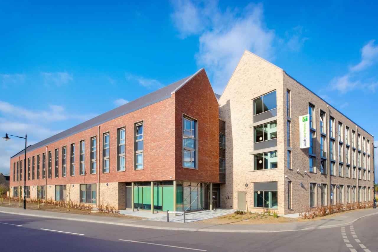 Holiday Inn Express Cambridge West - Cambourne, An Ihg Hotel Exterior photo